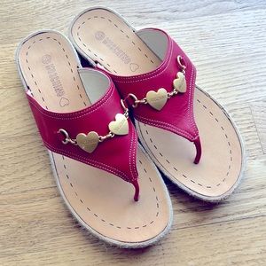 MOSCHINO women’s red leather thong sandals gold logo heats Euro sz.38 super cool